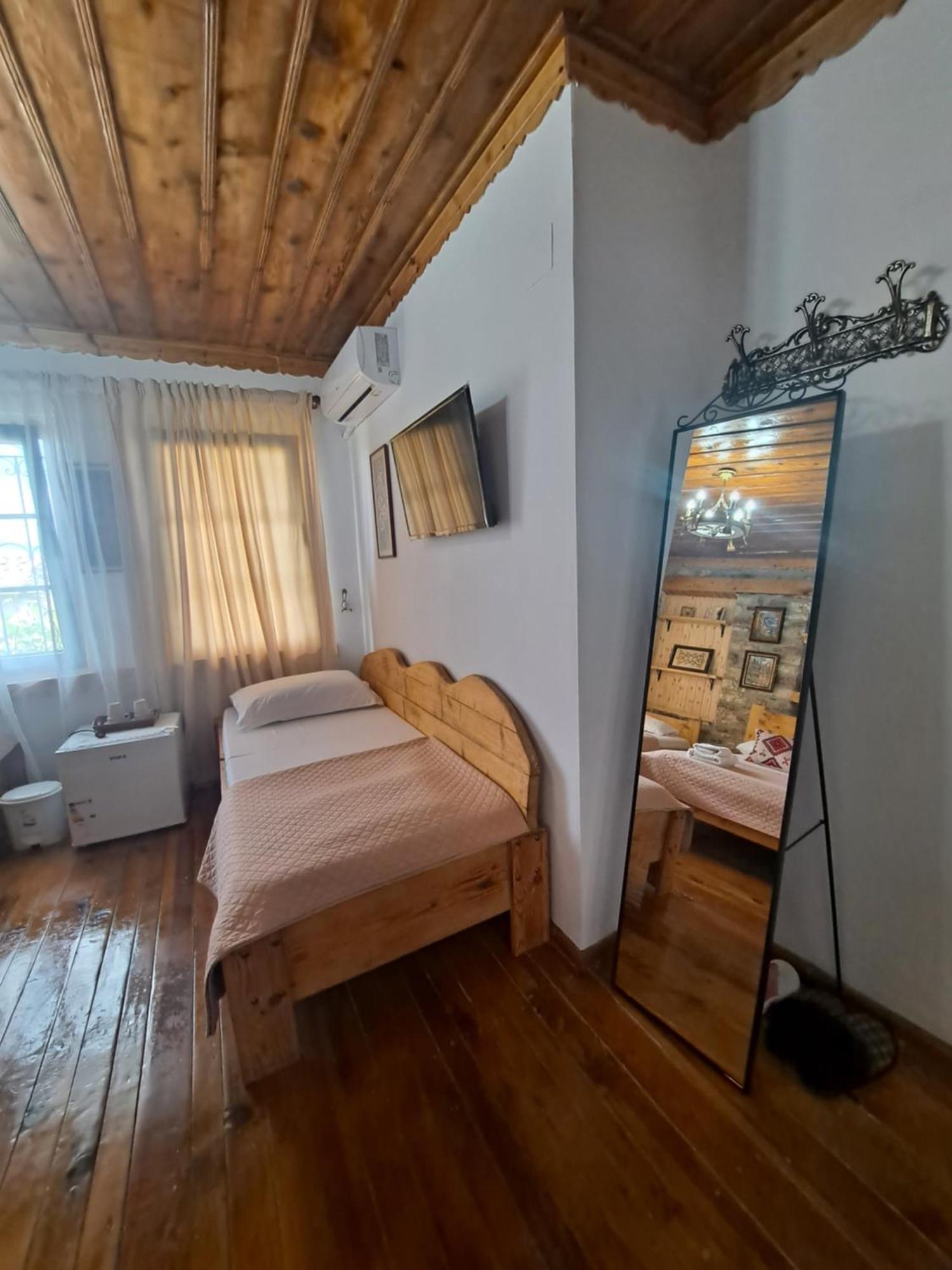Gjirokastër "Villa 70" Guesthouse מראה חיצוני תמונה