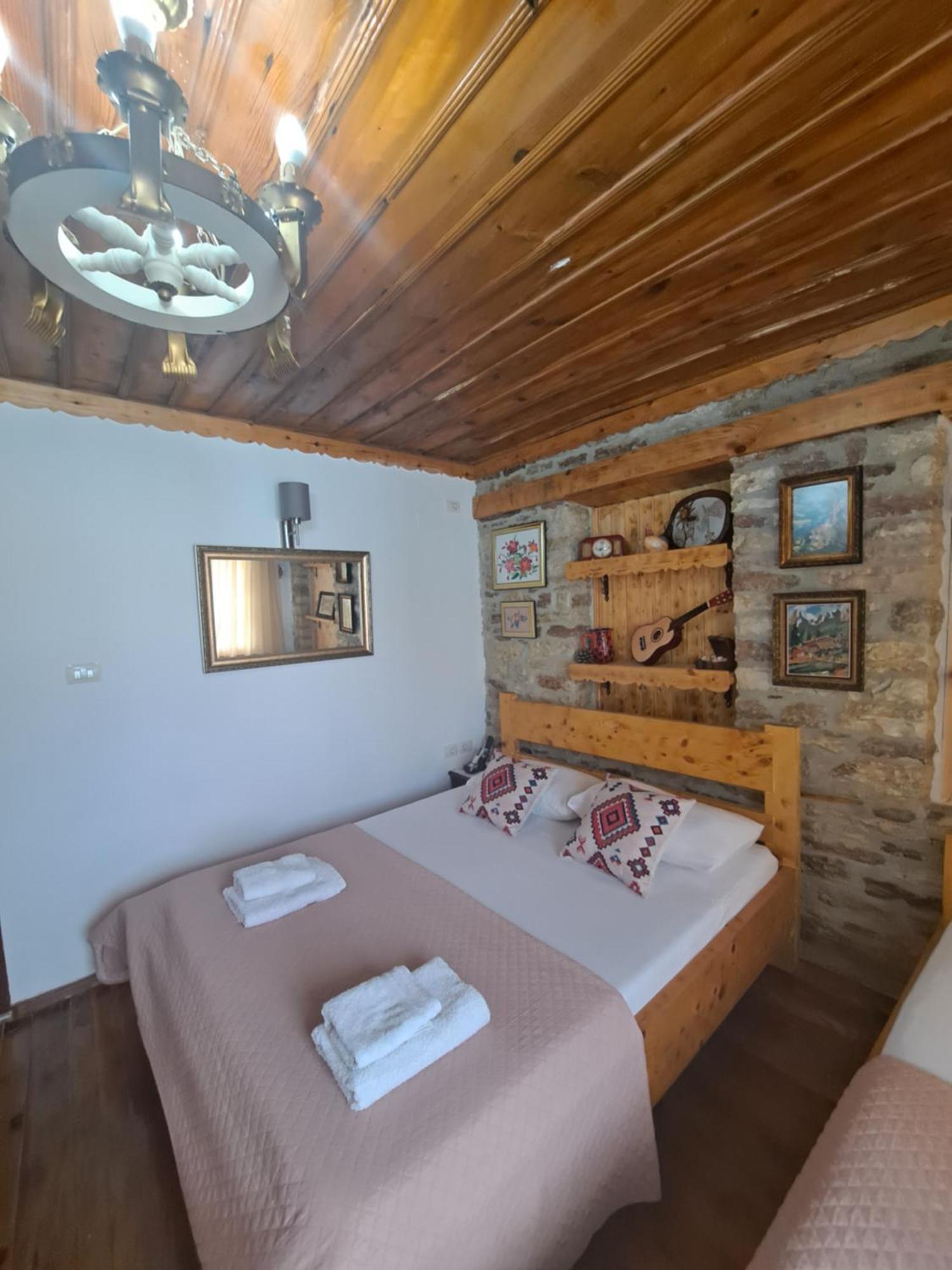 Gjirokastër "Villa 70" Guesthouse מראה חיצוני תמונה